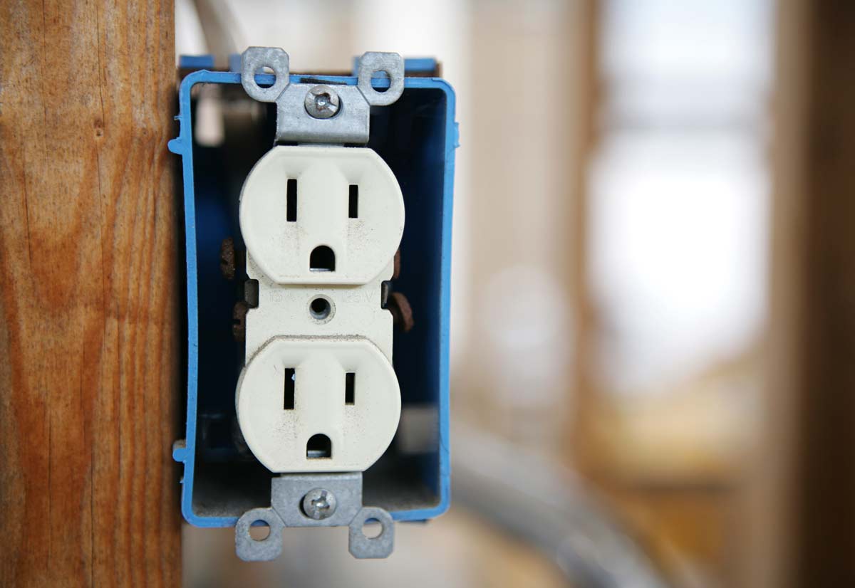 Outlet Needing Electrical Repairs in Miramar